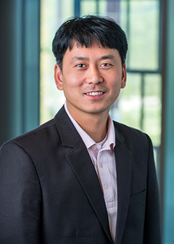 Hyun Lee headshot